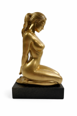 Soška Ženská postava zlatá — zberateľská socha, 24 cm